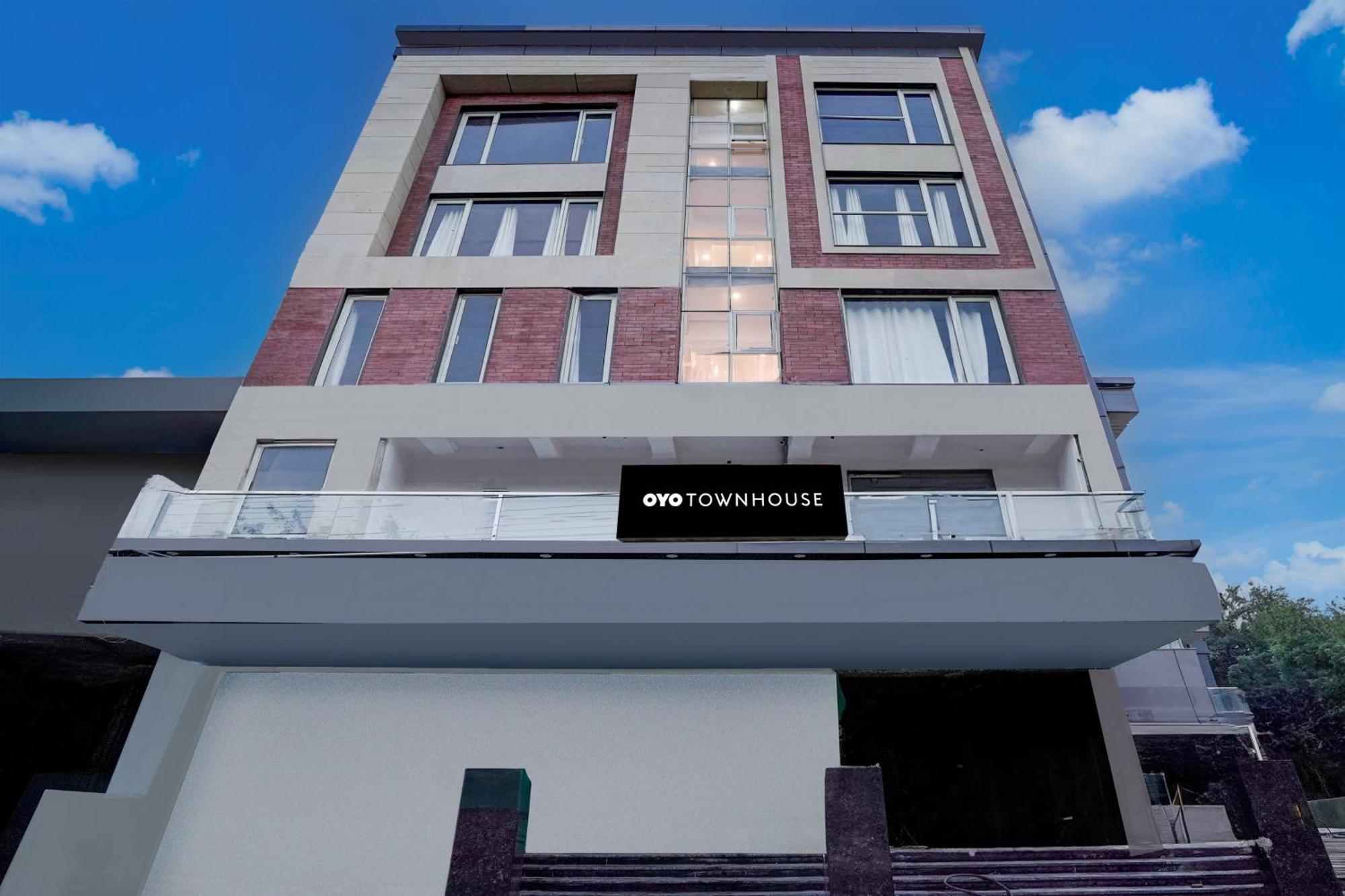Townhouse Hotel Grand Emporio By Sbg Near Vaishali Metro Station Ghaziabad Exterior foto